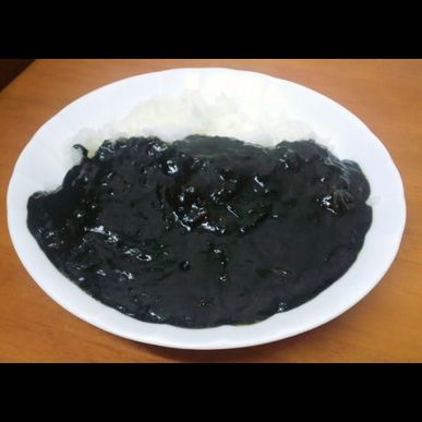 竹炭でデストック効果の家庭で作る黒カレー